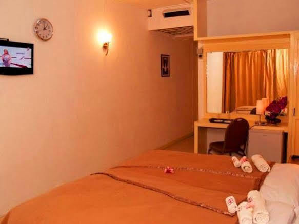 Hypertek Hotel Grand Baie Exteriör bild